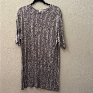 Men's Short Sleeve Patterned Tee in Gray